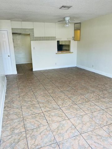 7710 SW 10th St 2, North Lauderdale, FL 33068