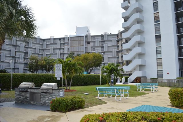 3401 N Country Club Drive 504, Aventura, FL 33180