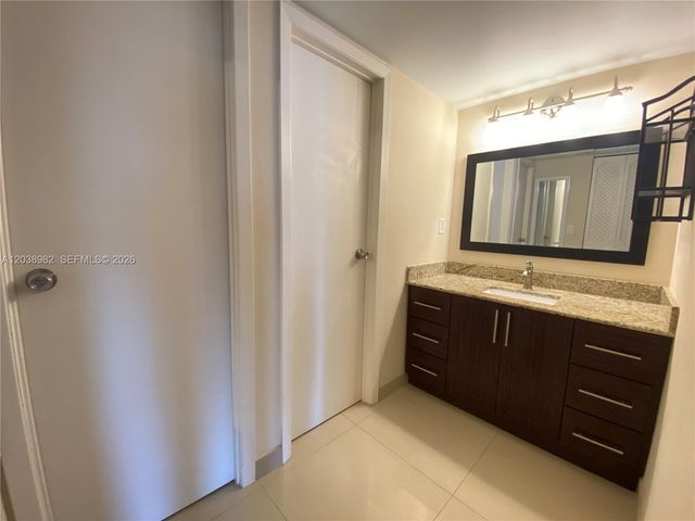 3401 N Country Club Drive 504, Aventura, FL 33180
