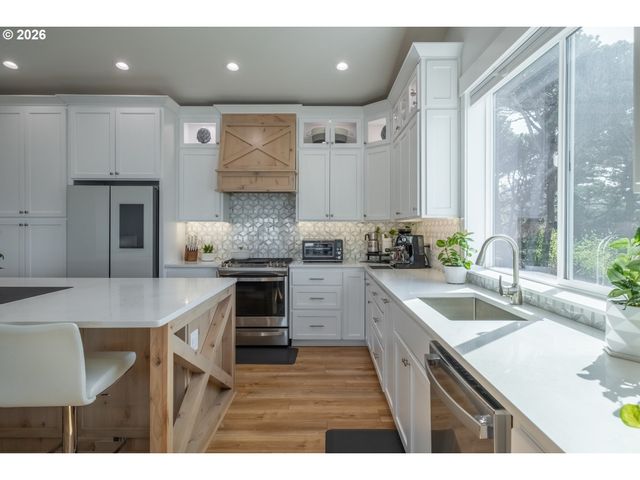5409 Nw LOGAN Rd, Lincoln City, OR 97367