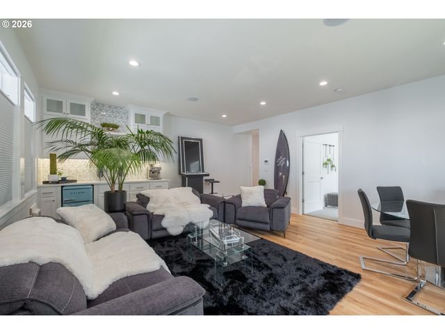 5409 Nw LOGAN Rd, Lincoln City, OR 97367