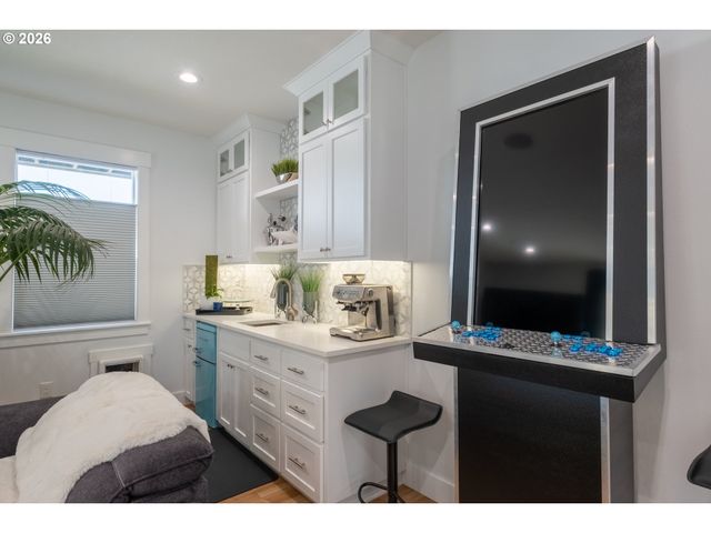 5409 Nw LOGAN Rd, Lincoln City, OR 97367
