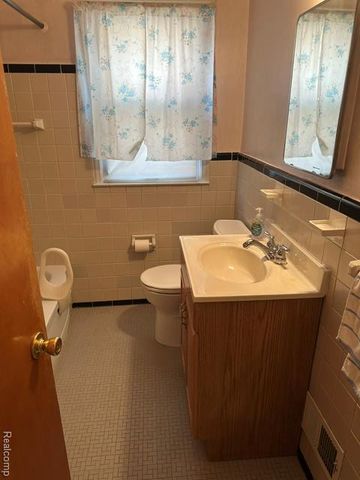 9996 Inkster Road, Redford, MI 48239