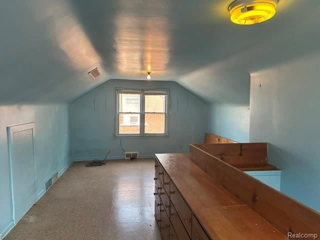 9996 Inkster Road, Redford, MI 48239