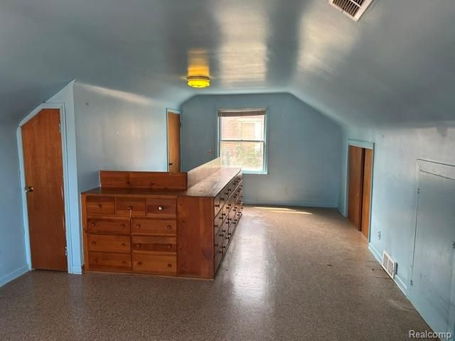 9996 Inkster Road, Redford, MI 48239