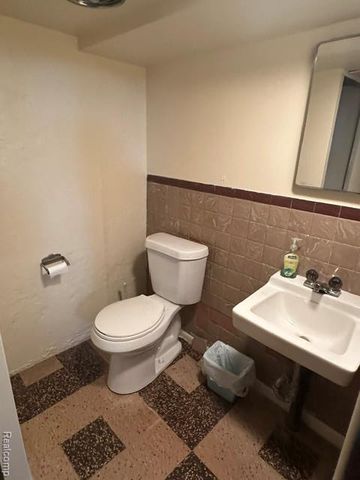 9996 Inkster Road, Redford, MI 48239