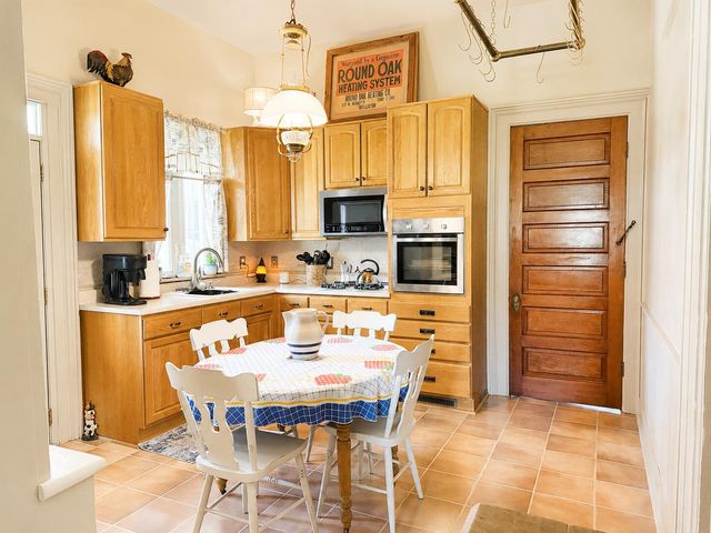 116 W Sherwood Street, Decatur Vllg, MI 49045