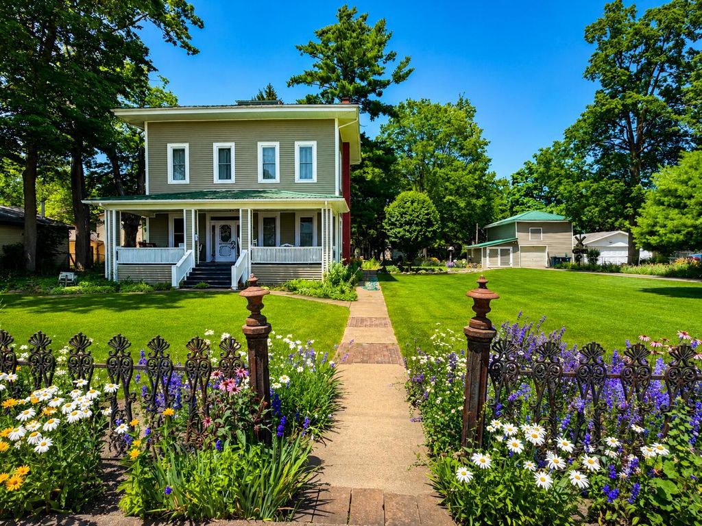 116 W Sherwood Street, Decatur Vllg, MI 49045