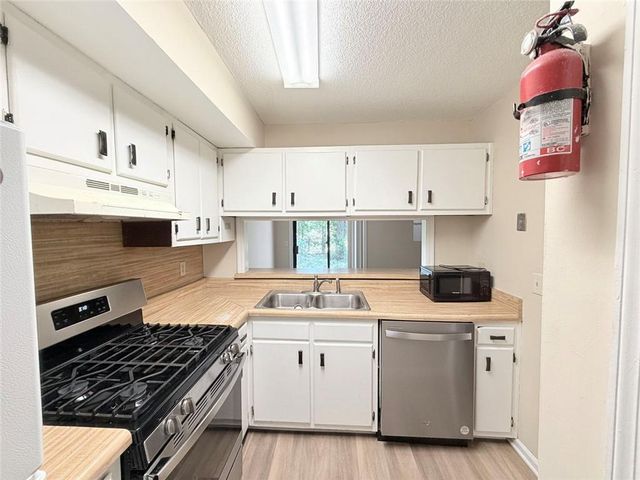 4030 Hawthorne Circle SE, Smyrna, GA 30080