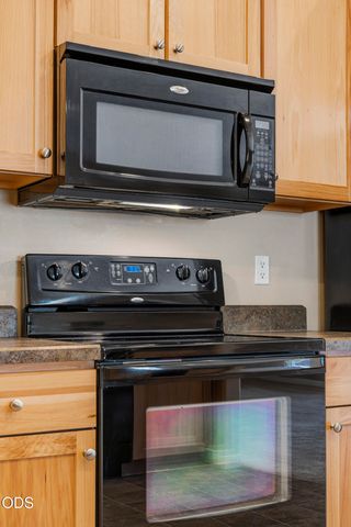 56085 Marsh Hawk Road, Bend, OR 97707