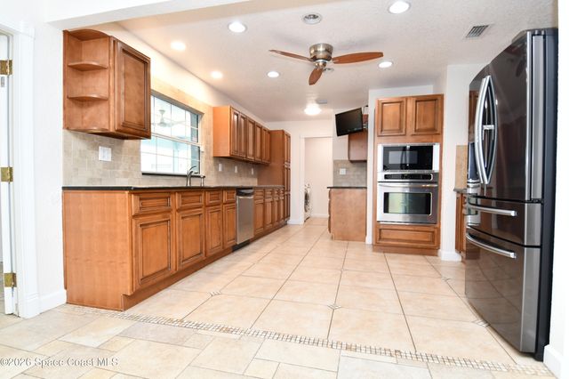 2185 Acacia Street NE, Palm Bay, FL 32905