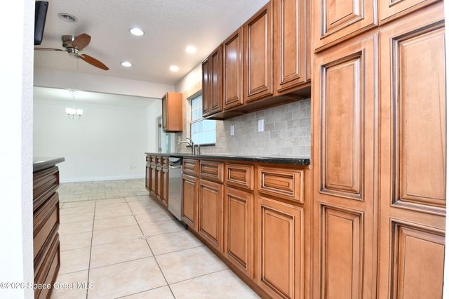 2185 Acacia Street NE, Palm Bay, FL 32905