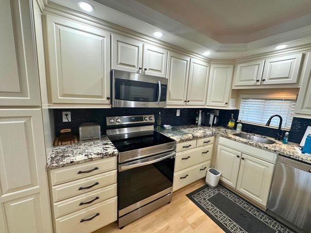 8921 S Hollybrook Boulevard 308, Pembroke Pines, FL 33025