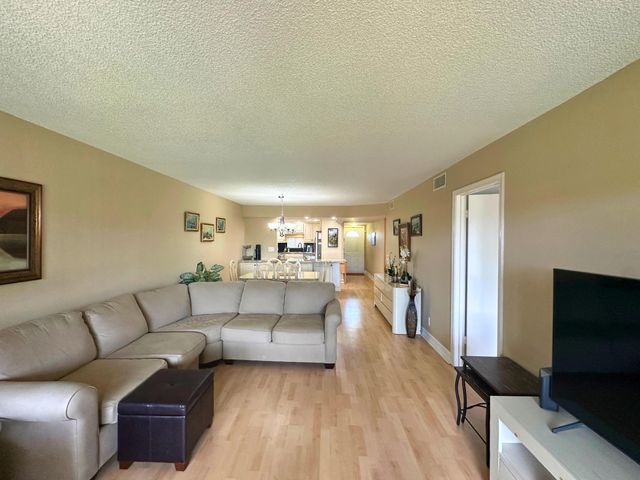 8921 S Hollybrook Boulevard 308, Pembroke Pines, FL 33025