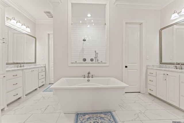 9130 Villa Crossing Dr, Greenwell Springs, LA 70739