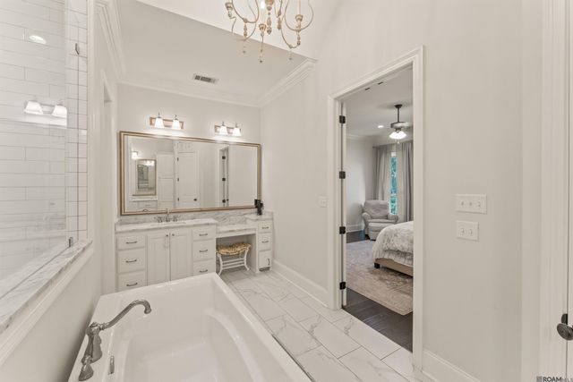 9130 Villa Crossing Dr, Greenwell Springs, LA 70739