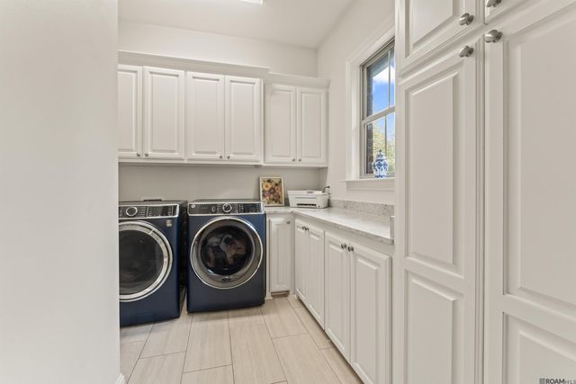 9130 Villa Crossing Dr, Greenwell Springs, LA 70739