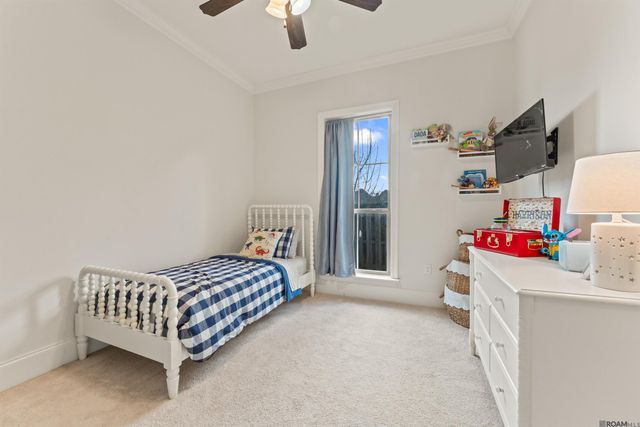 9130 Villa Crossing Dr, Greenwell Springs, LA 70739