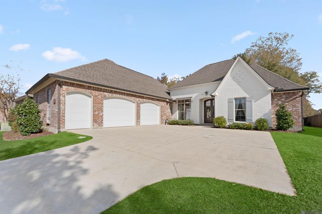 9130 Villa Crossing Dr, Greenwell Springs, LA 70739