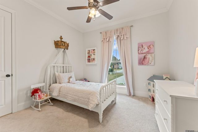 9130 Villa Crossing Dr, Greenwell Springs, LA 70739