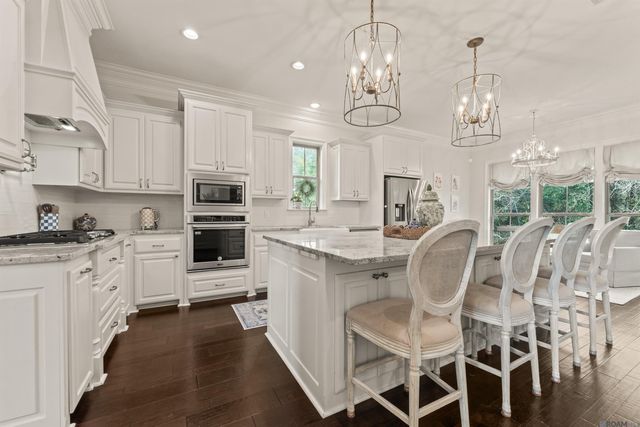 9130 Villa Crossing Dr, Greenwell Springs, LA 70739