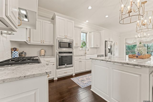 9130 Villa Crossing Dr, Greenwell Springs, LA 70739