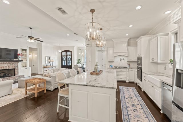 9130 Villa Crossing Dr, Greenwell Springs, LA 70739