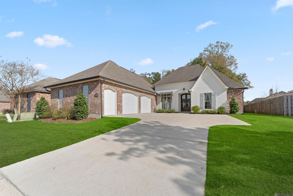 9130 Villa Crossing Dr, Greenwell Springs, LA 70739