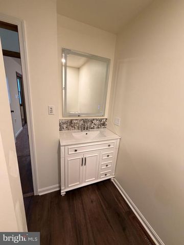 1214 EASTOVER PKWY, Locust Grove, VA 22508