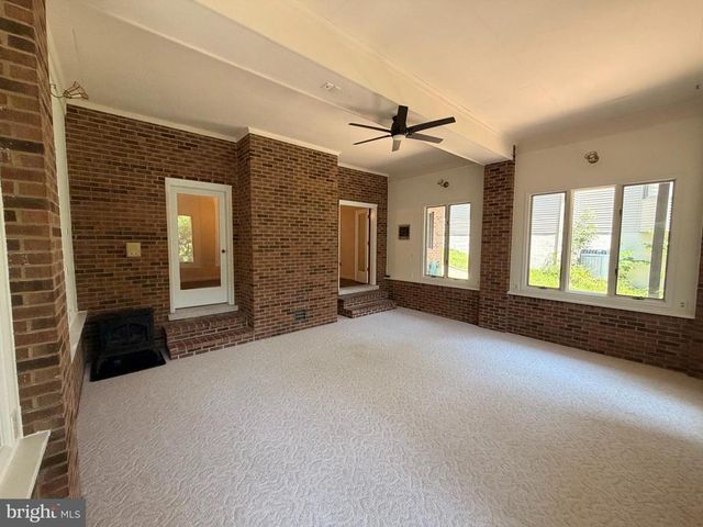 1214 EASTOVER PKWY, Locust Grove, VA 22508