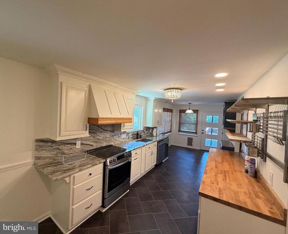 1214 EASTOVER PKWY, Locust Grove, VA 22508