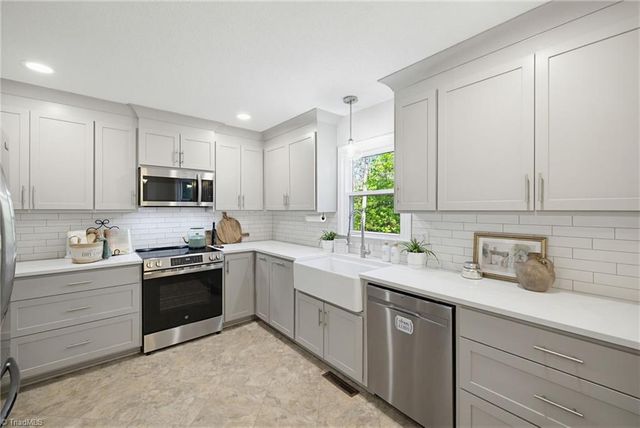 4604 Valleymeade Court, Kernersville, NC 27284