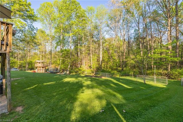 4604 Valleymeade Court, Kernersville, NC 27284