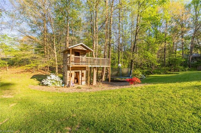 4604 Valleymeade Court, Kernersville, NC 27284