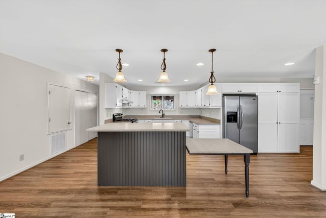 200 Creek Forest Drive, Greenville, SC 29615