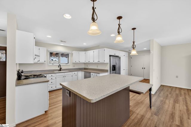 200 Creek Forest Drive, Greenville, SC 29615