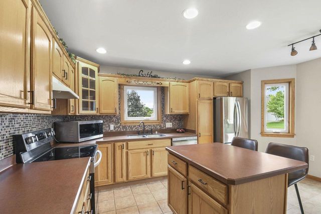 805 Violet Lane, Oregon, WI 53575