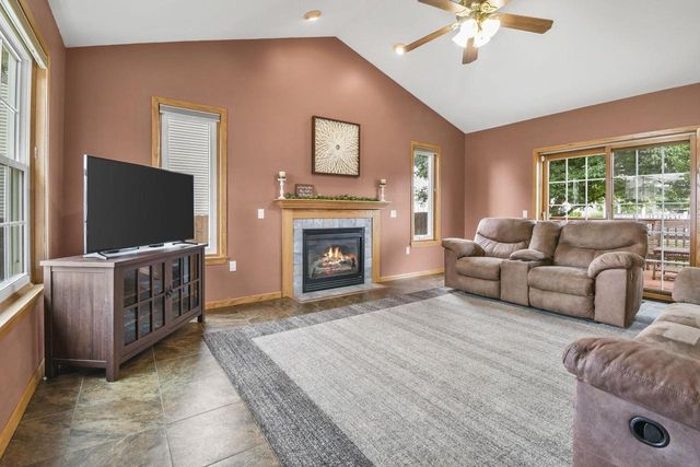 805 Violet Lane, Oregon, WI 53575