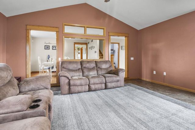 805 Violet Lane, Oregon, WI 53575