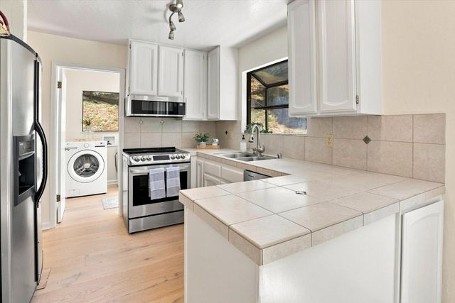 1060 Redwood Drive, Aptos, CA 95003