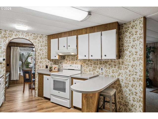 1400 CANDLELIGHT Dr 200, Eugene, OR 97402