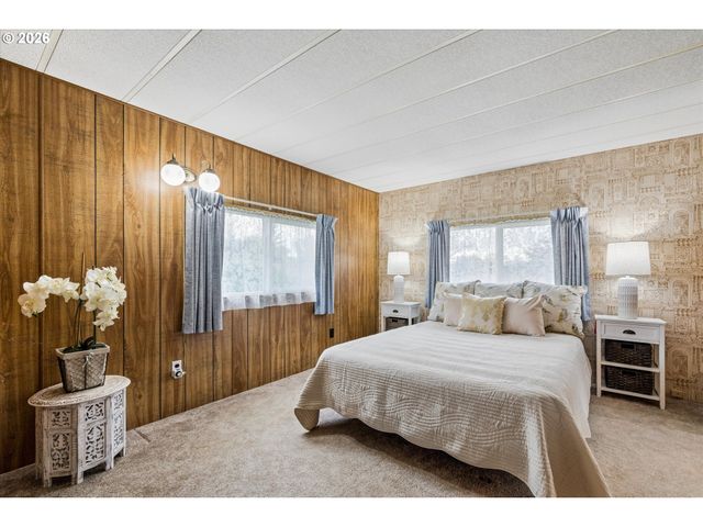 1400 CANDLELIGHT Dr 200, Eugene, OR 97402