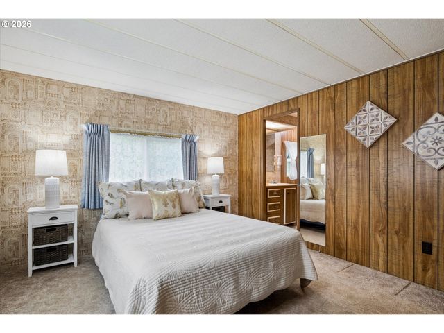 1400 CANDLELIGHT Dr 200, Eugene, OR 97402