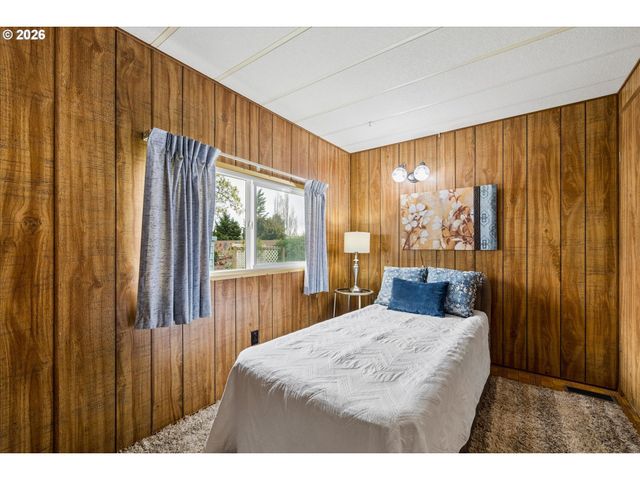 1400 CANDLELIGHT Dr 200, Eugene, OR 97402