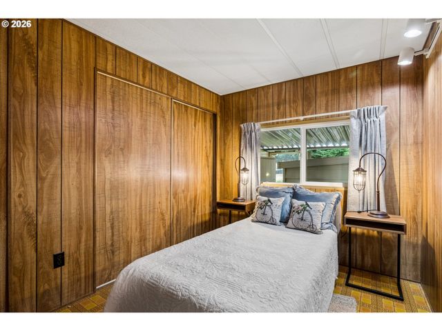 1400 CANDLELIGHT Dr 200, Eugene, OR 97402