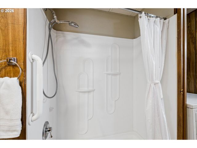 1400 CANDLELIGHT Dr 200, Eugene, OR 97402