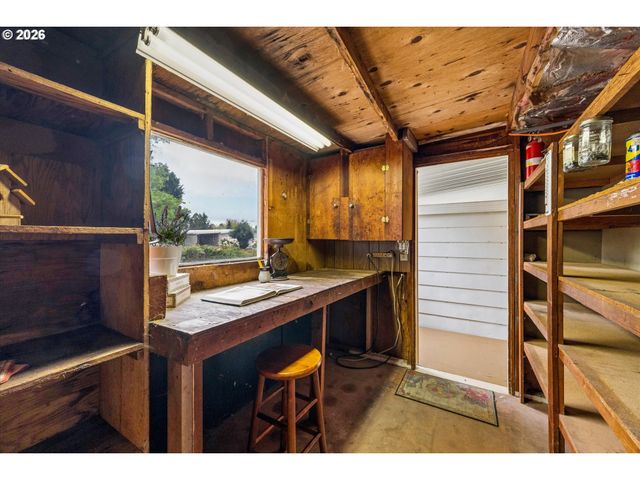 1400 CANDLELIGHT Dr 200, Eugene, OR 97402