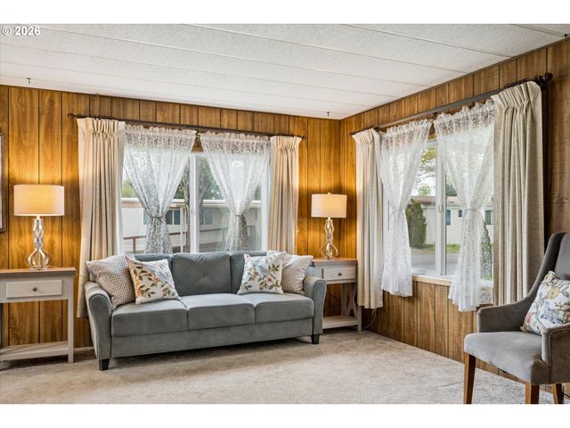 1400 CANDLELIGHT Dr 200, Eugene, OR 97402