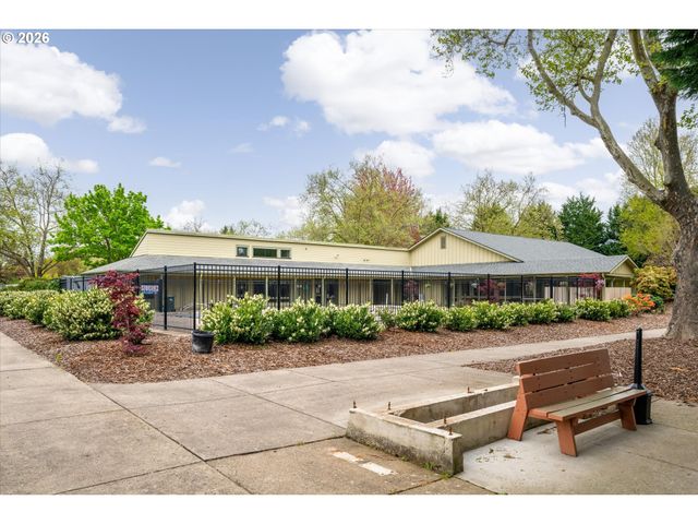 1400 CANDLELIGHT Dr 200, Eugene, OR 97402