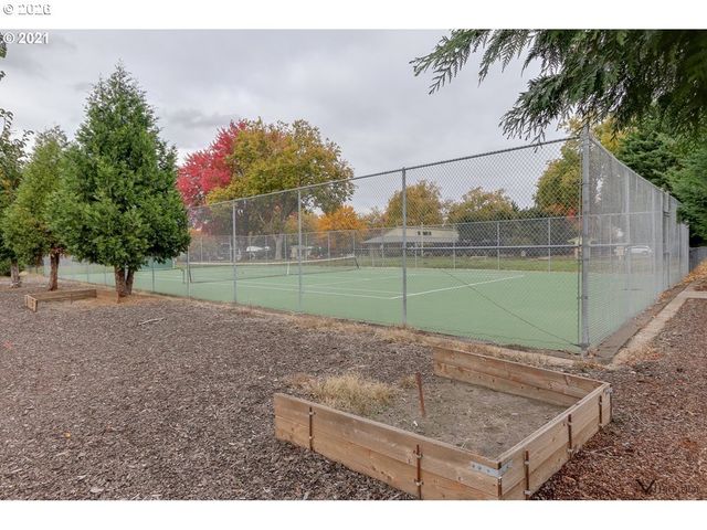 1400 CANDLELIGHT Dr 200, Eugene, OR 97402